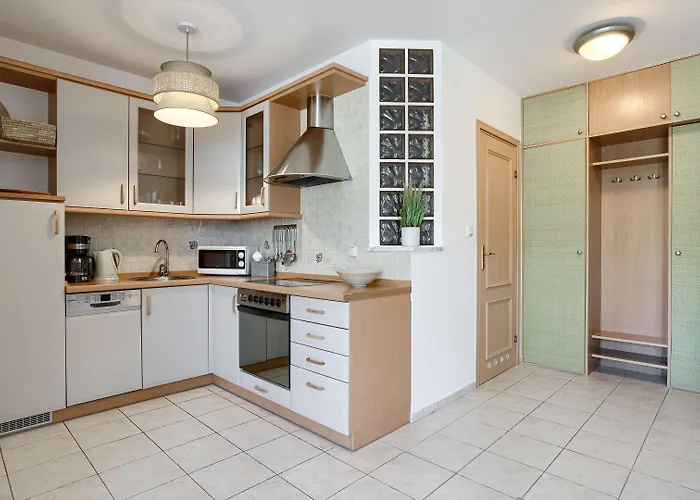 Port Iii, Sun & Snow *